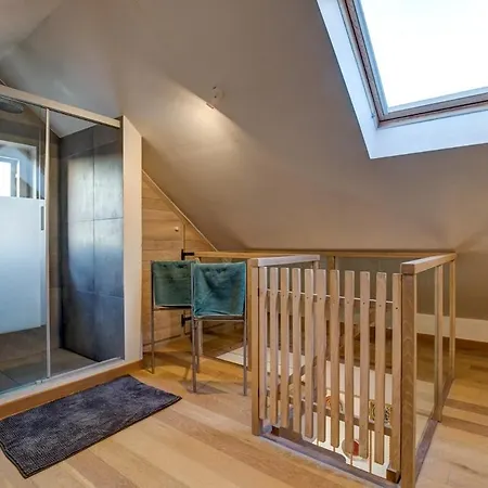 Villa Modern Stone For A Perfect Quiet
